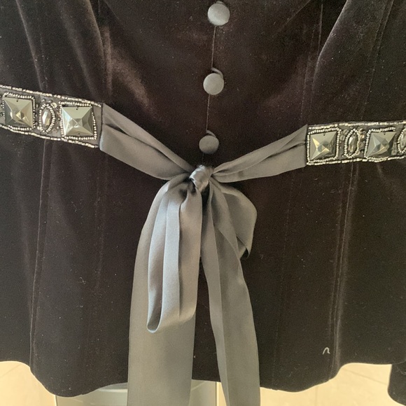 Adrienne Papell Boutique Black Velvet Jacket w/ embellishments. 100% silk lining - Picture 3 of 10